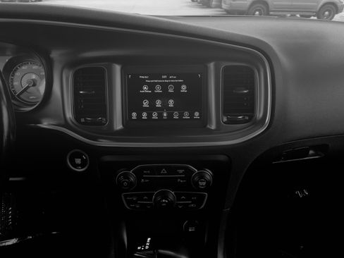 Used 2020 Dodge Charger SXT w/ Blacktop Package image 17