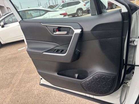 Used 2025 Toyota RAV4 XLE image 18
