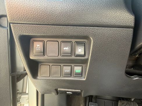 Used 2018 Nissan Rogue SV FWD image 20