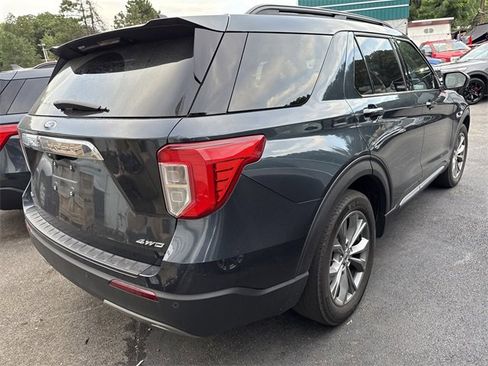 Used 2022 Ford Explorer XLT w/ Equipment Group 202A image 6