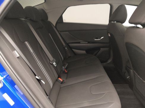 Used 2025 Hyundai Elantra SEL image 19