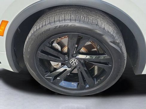Used 2023 Volkswagen Tiguan SE R-Line FWD image 8