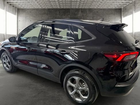 Used 2025 Ford Escape ST-Line w/ Cold Weather Package image 5