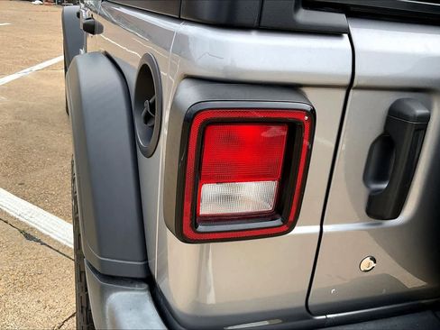 Used 2019 Jeep Wrangler Unlimited Sport S image 31