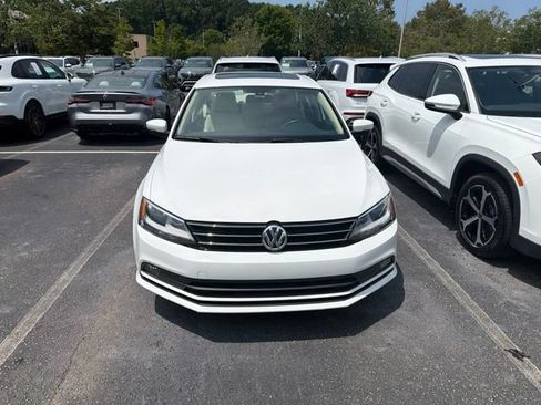 Used 2016 Volkswagen Jetta SEL FWD image 3
