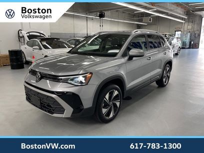 Used 2025 Volkswagen Taos SE w/ Panoramic Sunroof Package