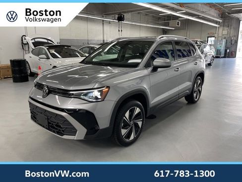 Used 2025 Volkswagen Taos SE w/ Panoramic Sunroof Package image 1