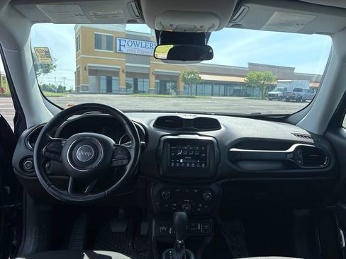 Used 2019 Jeep Renegade Altitude w/ Quick Order Package 22M AWD/4WD image 11