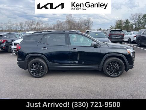 Used 2023 GMC Terrain SLT w/ Elevation Edition image 4