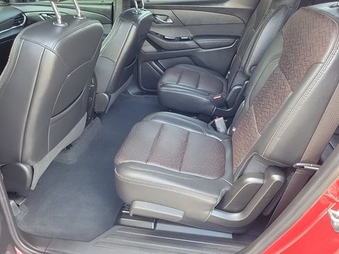 Used 2023 Chevrolet Traverse High Country FWD image 14