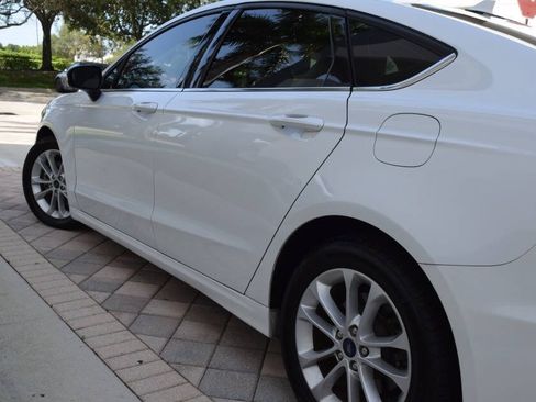 Used 2020 Ford Fusion SE FWD image 26