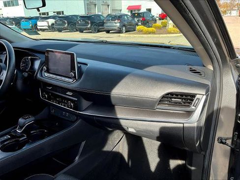 Certified 2024 Nissan Rogue SV image 13