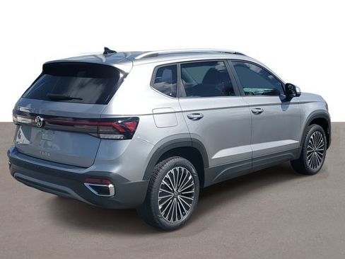 New 2026 Volkswagen Taos SE FWD image 4