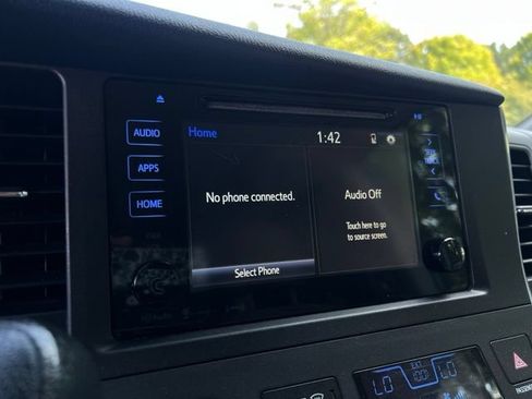 Used 2016 Toyota Sienna LE w/ Outdoor Package FWD image 33