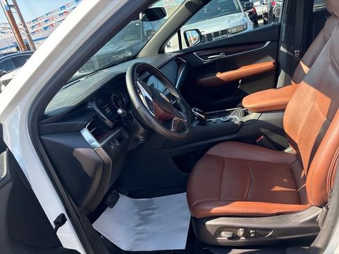 Used 2022 Cadillac XT5 Premium Luxury w/ LPO, Floor Liner Package AWD/4WD image 8