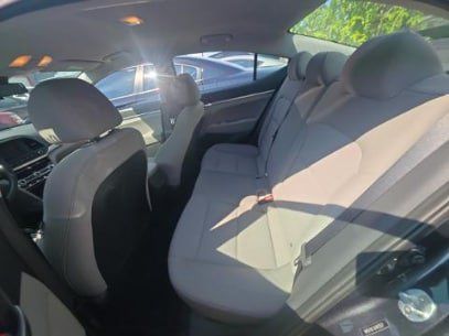 Used 2020 Hyundai Elantra SE FWD image 16
