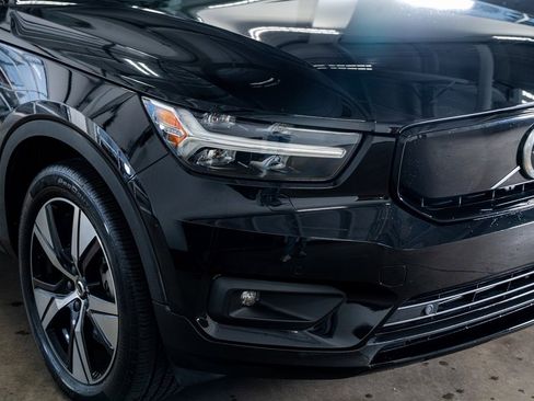 Used 2021 Volvo XC40 P8 Recharge w/ Advanced Package image 17