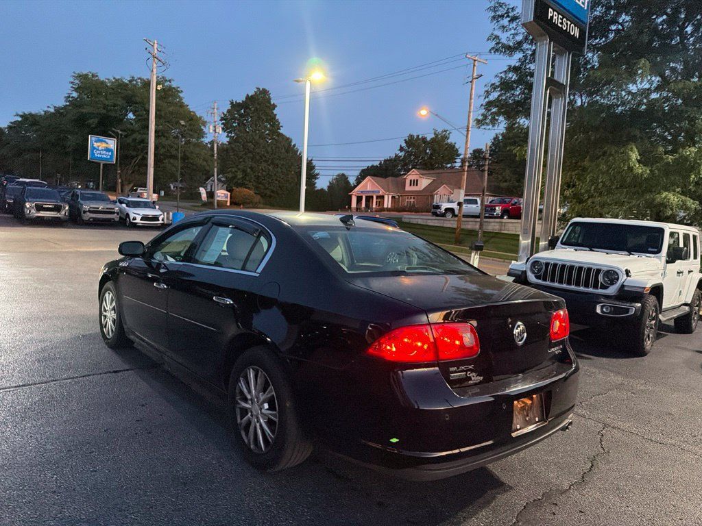 Used 2011 Buick Lucerne CXL w/ Driver Confidence Package FWD image 4