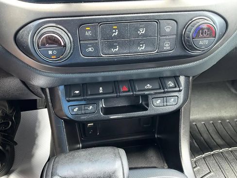 Used 2018 Chevrolet Colorado Z71 AWD/4WD image 20