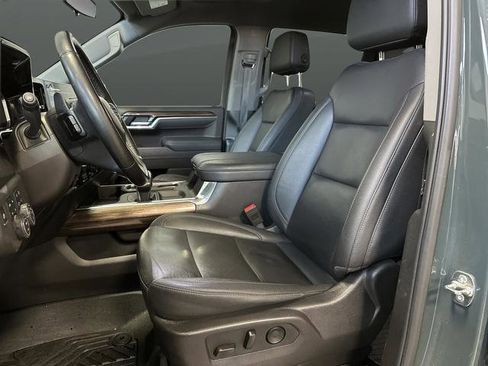 Used 2025 Chevrolet Silverado 1500 LT Trail Boss w/ LT Trail Boss Premium Package AWD/4WD image 4