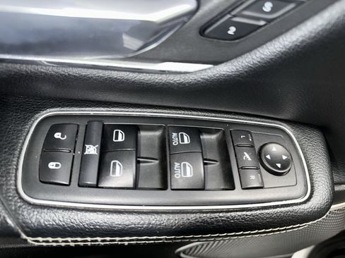 Used 2020 RAM 1500 Laramie AWD/4WD image 20