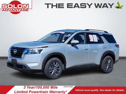 Used 2024 Nissan Pathfinder SV image 1