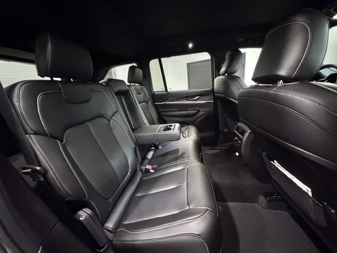 New 2025 Jeep Grand Cherokee Limited image 22