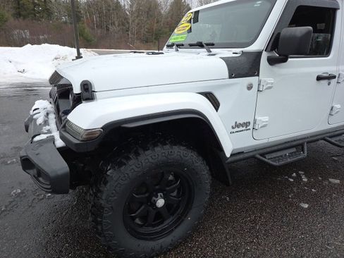 Used 2022 Jeep Gladiator Overland w/ Cold Weather Group image 33