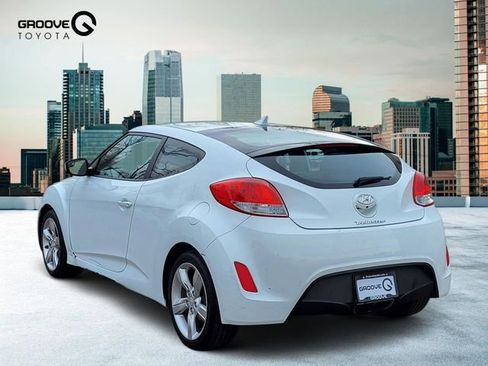 Used 2015 Hyundai Veloster image 3