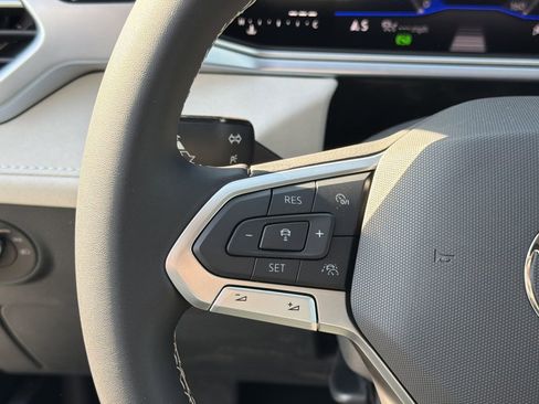 New 2026 Volkswagen Taos SE image 26