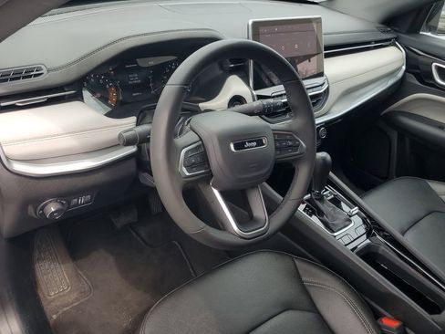 Used 2025 Jeep Compass Limited image 9