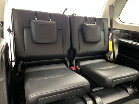 Used 2018 Toyota 4Runner Limited w/ Four Season Floor Mat Package AWD/4WD image 28