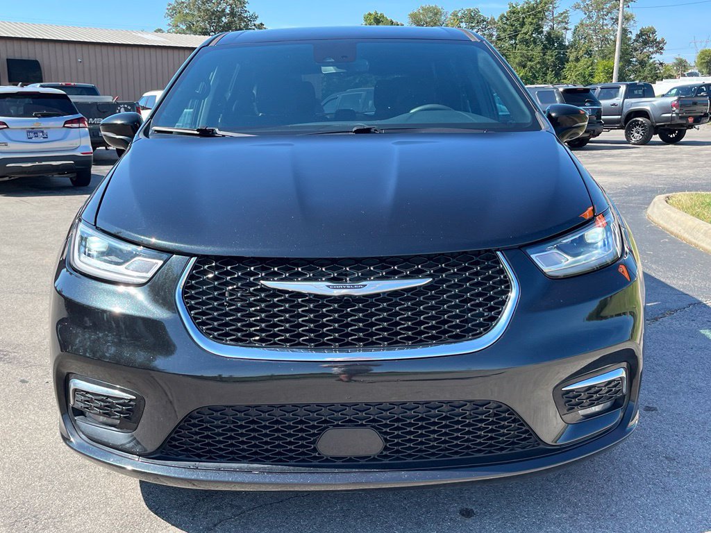 Used 2024 Chrysler Pacifica Touring FWD image 3