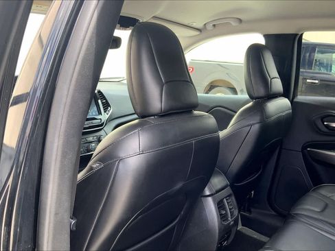 Used 2019 Jeep Cherokee Limited AWD/4WD image 11