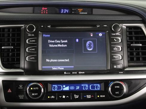 Used 2019 Toyota Highlander XLE AWD/4WD image 8