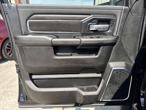 Used 2026 RAM 2500 Laramie AWD/4WD image 18