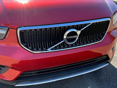 Used 2019 Volvo XC40 T4 Momentum image 27