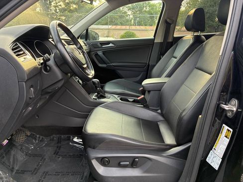 Used 2018 Volkswagen Tiguan SE FWD image 12