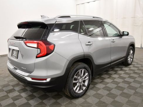 Used 2024 GMC Terrain SLT image 8