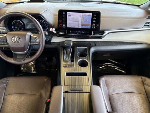 Certified 2021 Toyota Sienna Platinum image 16