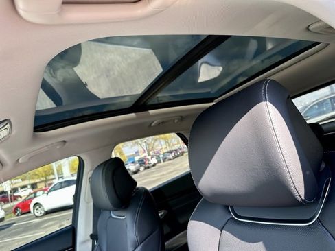 Used 2024 Genesis GV70 2.5T w/ Select Package image 16