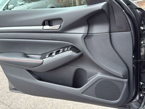 New 2025 Nissan Altima 2.5 SR image 19