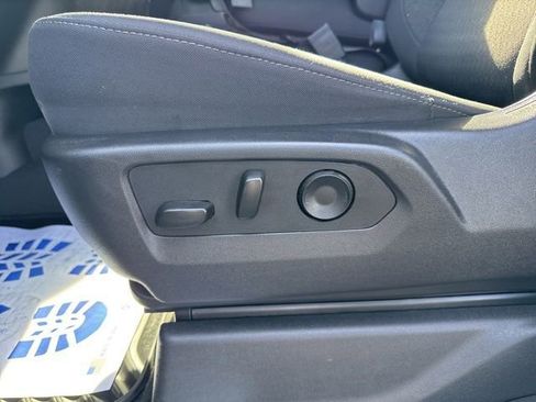 Used 2025 Chevrolet Silverado 2500 LT w/ Convenience Package image 17