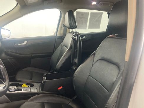 Used 2020 Ford Escape Titanium image 10