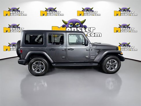 Used 2022 Jeep Wrangler Unlimited Sahara w/ Cold Weather Group image 4