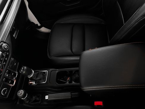 Used 2024 Jeep Wrangler Unlimited Sahara w/ Technology Group image 28