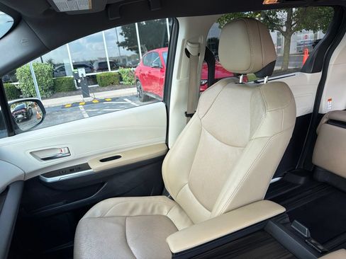 Used 2022 Toyota Sienna Limited AWD/4WD image 16