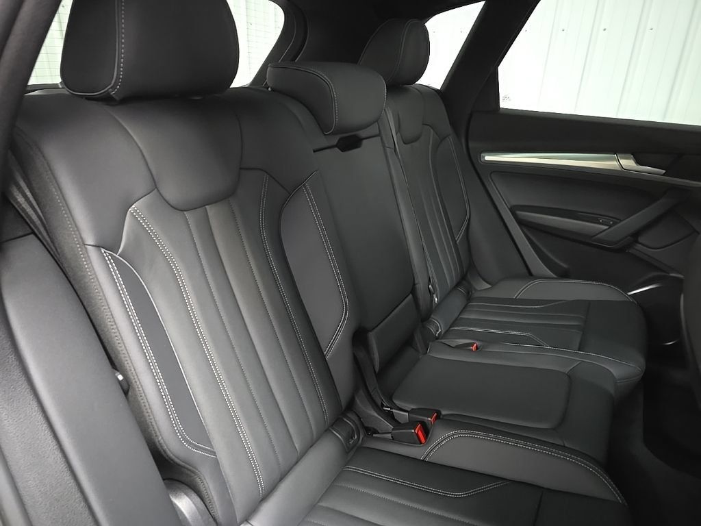 Used 2025 Audi Q5 2.0T Premium w/ Convenience Plus Package AWD/4WD image 17