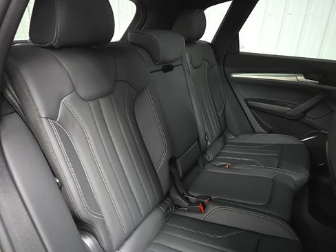 Used 2025 Audi Q5 2.0T Premium w/ Convenience Plus Package AWD/4WD image 17