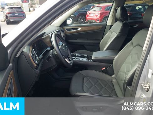 Used 2024 Volkswagen Atlas SE image 17